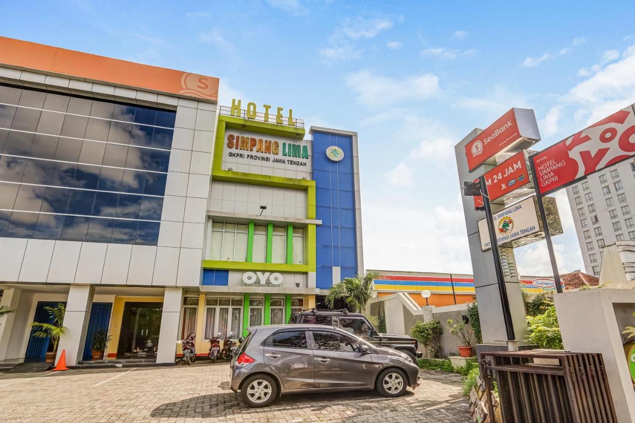 Oyo 91036 Hotel Simpang Lima Gkpri Semarang Exterior foto